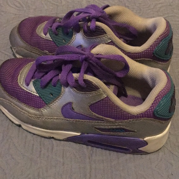A size 1 Air Max Nike tennis shoe for girls.